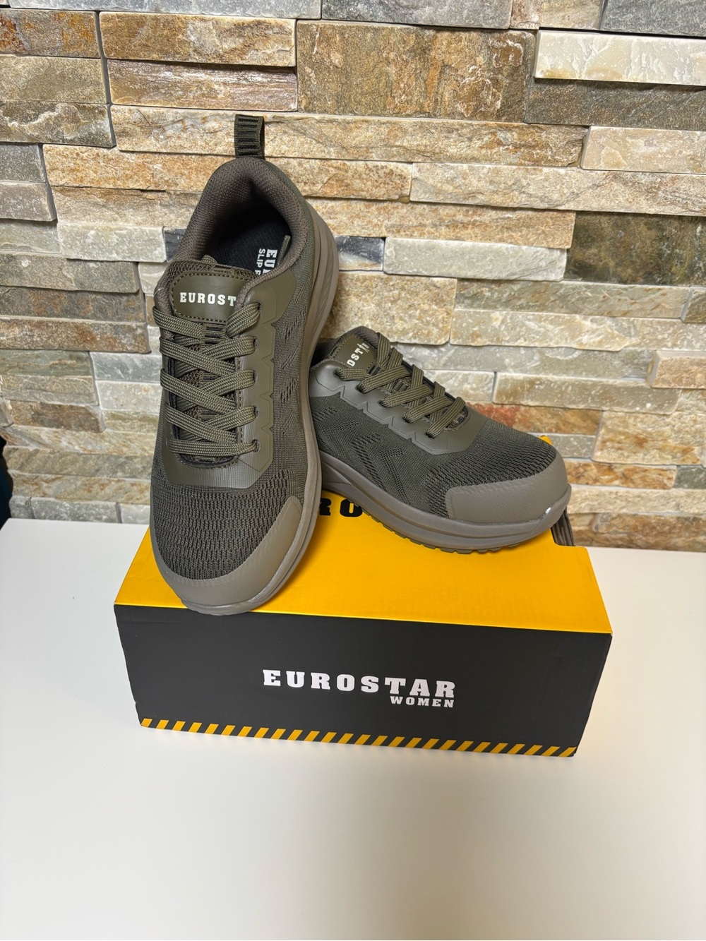 Eurostar Clocker Women’s Steel Toe Work Shoes Olive Green Slip Resistant Sz 6